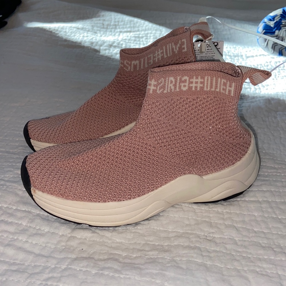 Brand new Zara girls high top light pink sneakers size 28
